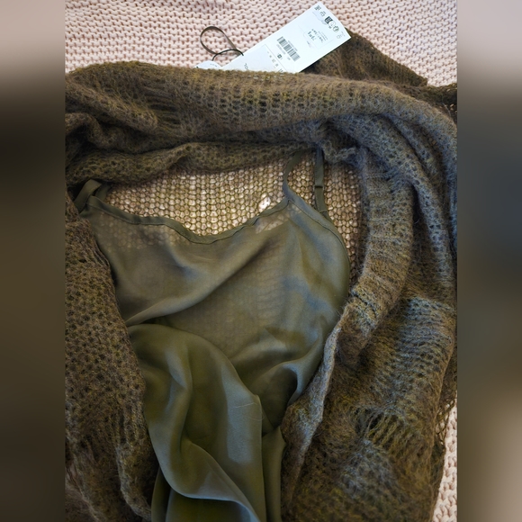 WOOL & ALPACA BLEND KNIT SWEATER WITH RIPS By Zara - Picture 7 of 8